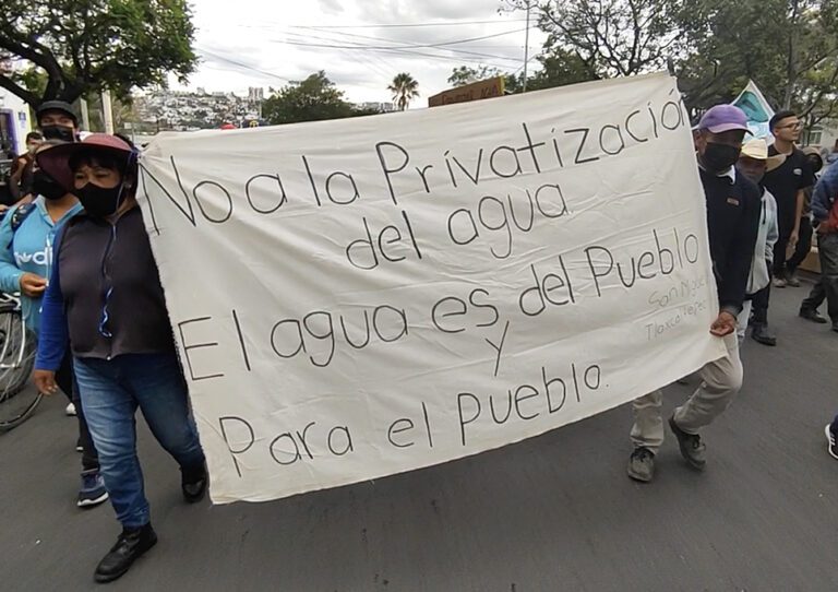 Expresiones en una marcha contra la ley de aguas de Querétaro, en 2022.