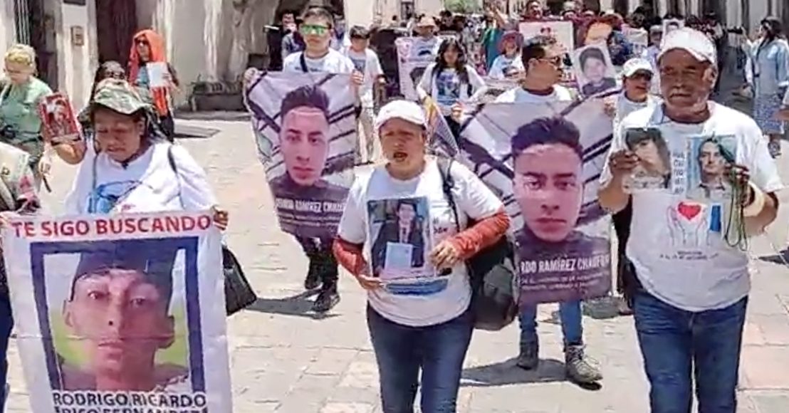 Integrantes de la Búsqueda Nacional en Vida, que acusaron agresiones de elementos de la Fiscalía de Querétaro, realizaron una manifestación.