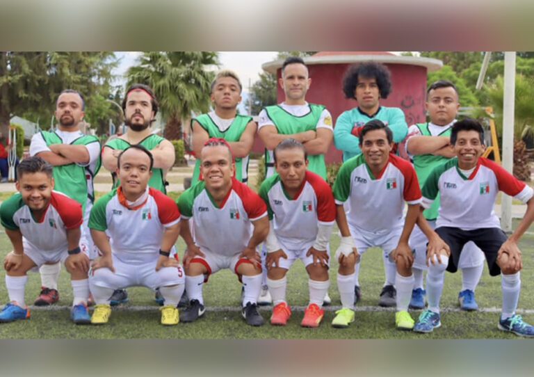 La selección mexicana de futbol de talla baja.