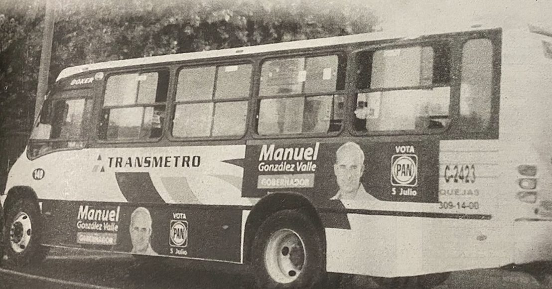 Propaganda electoral en el transporte público colectivo urbano de Querétaro, en 2009.