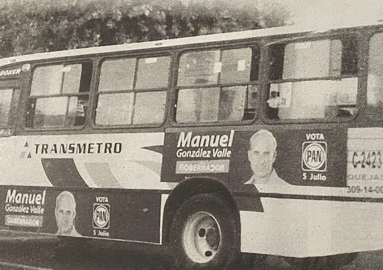 Publicidad política en el transporte público de Querétaro, 2009.