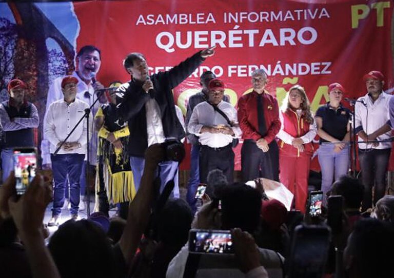 Gerardo Fernández Noroña en Querétaro.