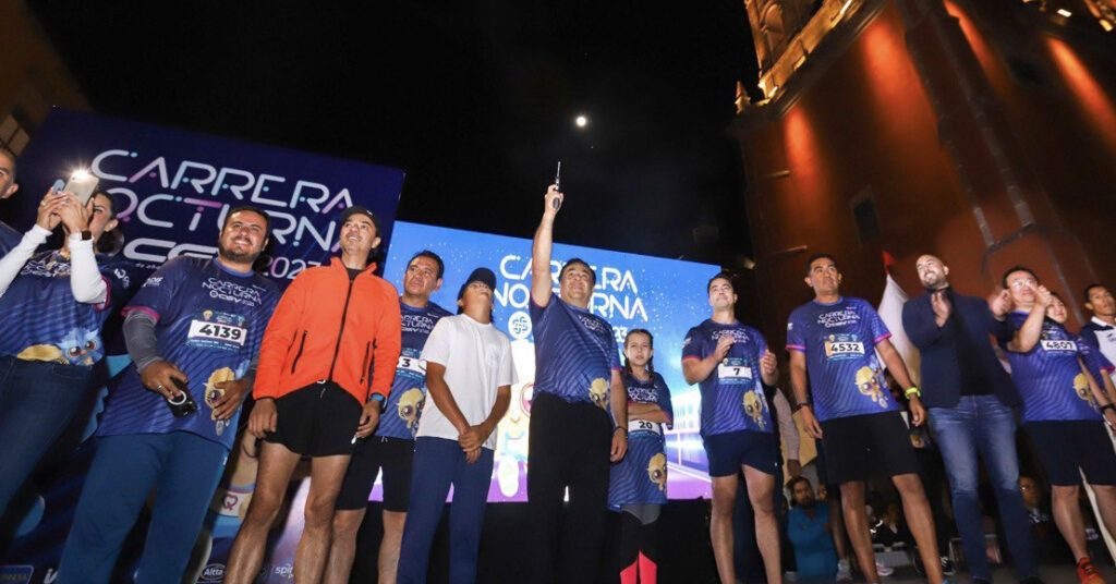 Disparo de salida Carrera Nocturna Querétaro.