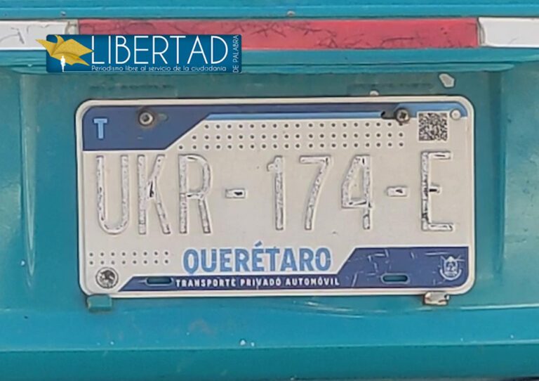 Placas despintadas en Querétaro.