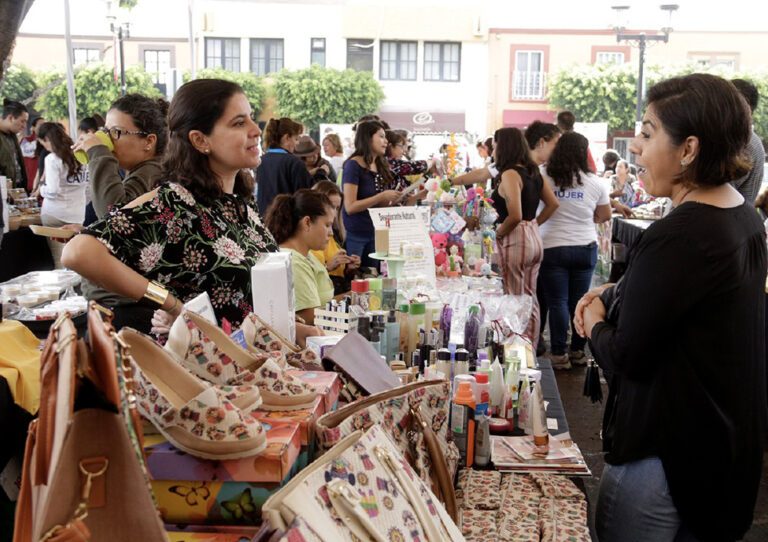 Feria de emprendedoras en el municipio de Corregidora, Querétaro.