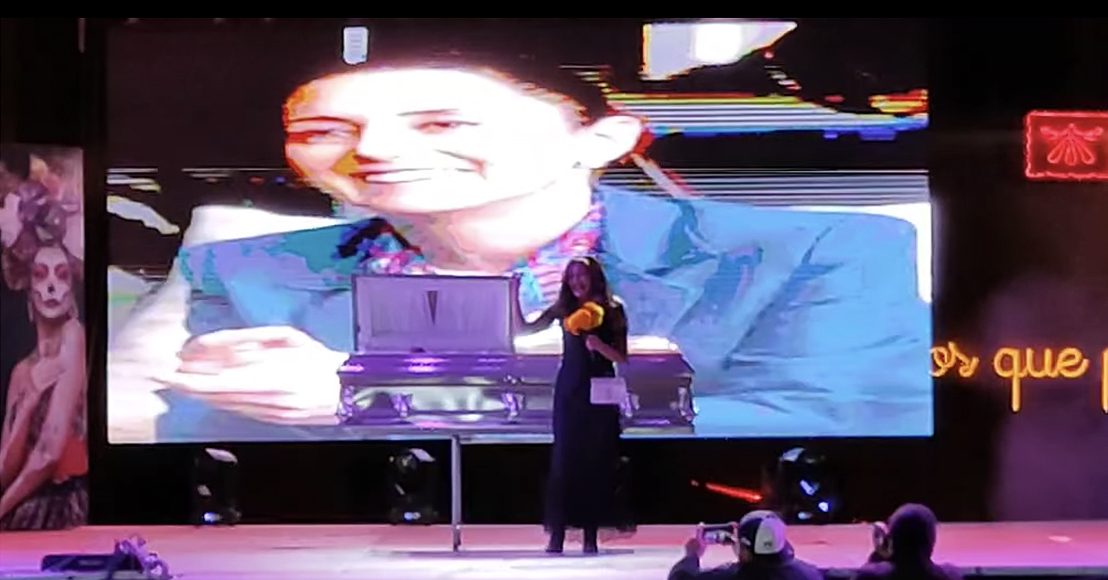 Premian a mujer que lloró en el funeral de Claudia Sheinbaum Pardo