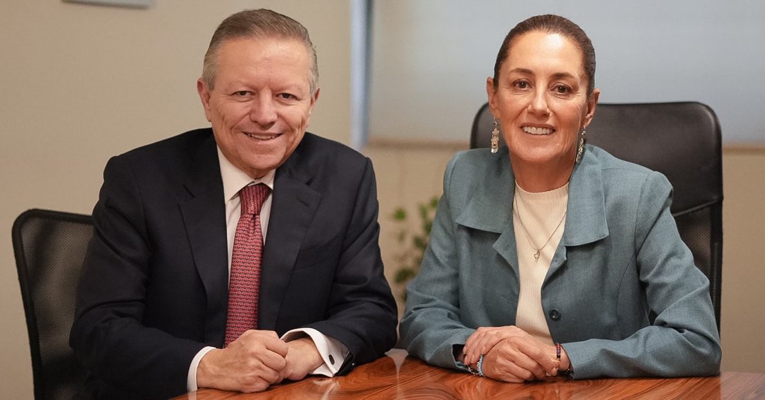 Presenta su renuncia y horas después aparece en foto con Sheinbaum