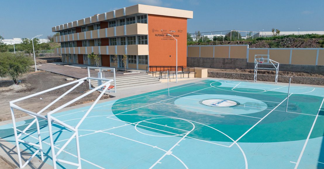 Una escuela primaria pública en El Marqués.