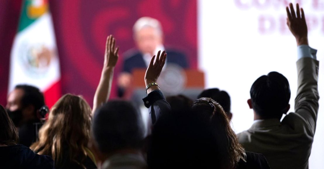 Filtran datos de periodistas acreditados para entrar a la Mañanera de AMLO