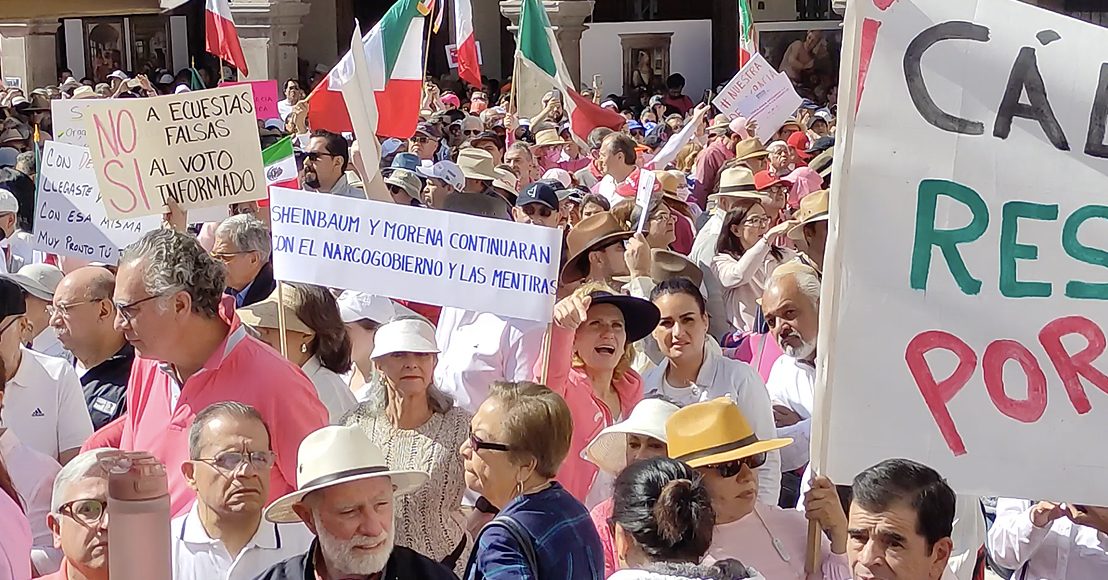 Consignas contra Claudia Sheinbuam y Morena en la marcha de Querétaro.