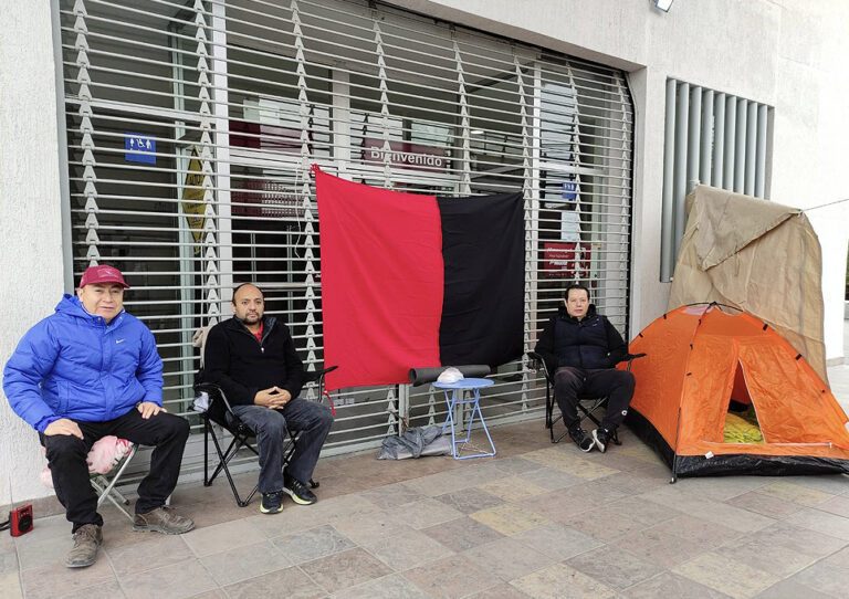 Huelga de trabajadores en el Nacional Monte de Piedad