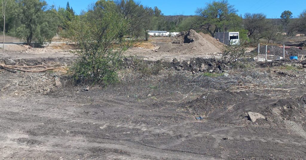 Obras de construcción en las faldas del cerro El Cimatario.