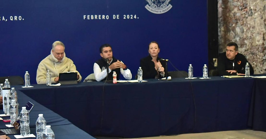 Roberto Sosa Pichardo y la secretaria de Gobierno informan sobre las acciones a tomar ante el incendio en el relleno sanitario.