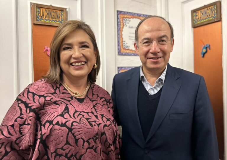 Xóchitl Gálvez Ruiz con el expresidente mexicano, Felipe Calderón.