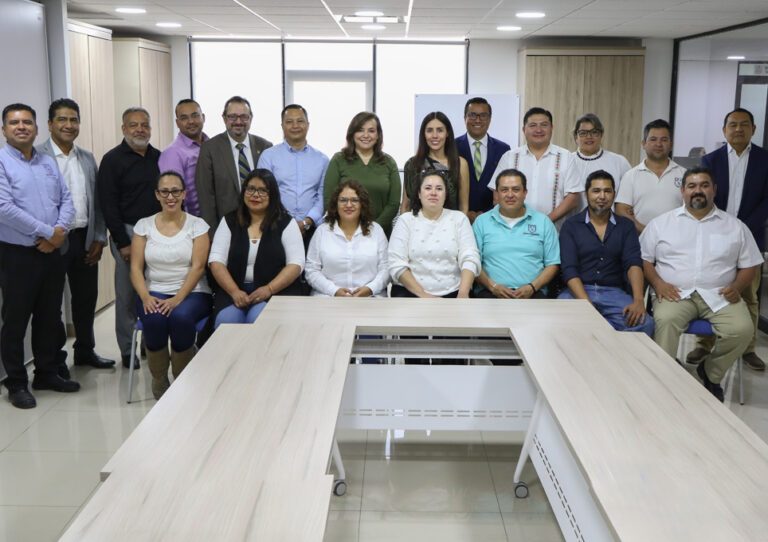 Acuerdan aumento de 4.3 al salario para trabajadores sindicalizados de la UAQ