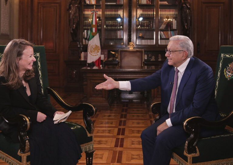 Entrevista AMLO con la periodista Inna Afinogenova.