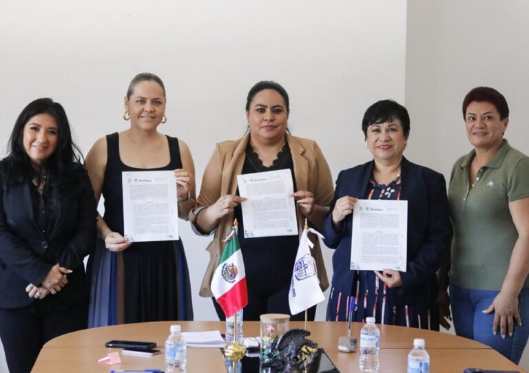Firman convenio de Salud en San Juan del Río.
