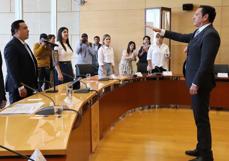 Toman protesta a nuevo secretario de Servicios Públicos Municipales de Querétaro.