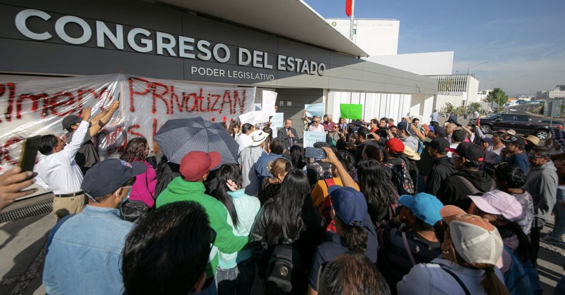 En medio de protestas, aprueban reformas a la llamada Ley Concesiones en Querétaro.