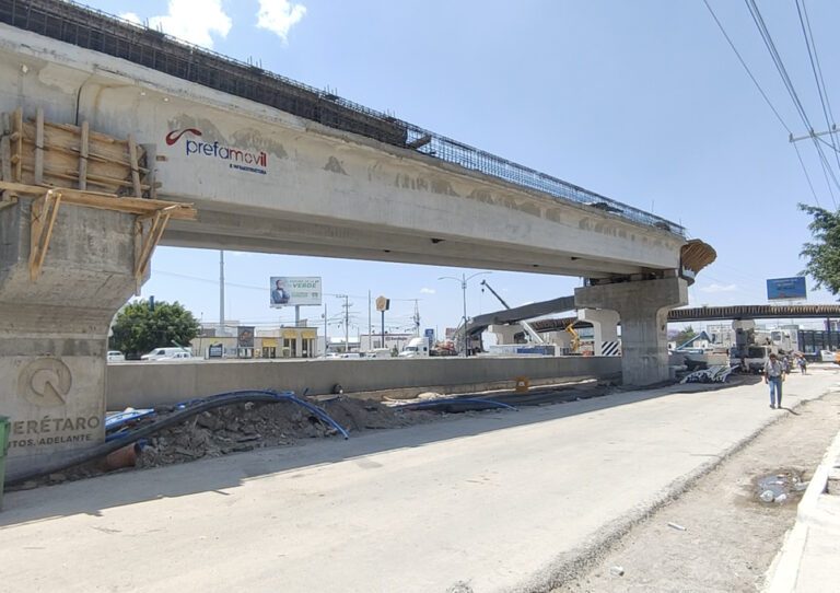 Obras en Paseo 5 de Febrero Querétaro.
