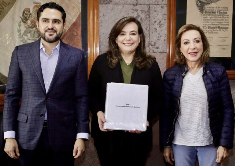 Rectora de la UAQ con candidatos del PAN, Guadalupe Murguía y Agustín Dorantes.