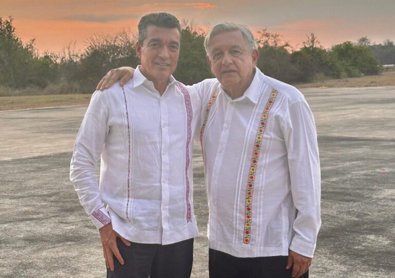 AMLO y el gobernador de Chiapas, Rutilio Escandón Cadenas.