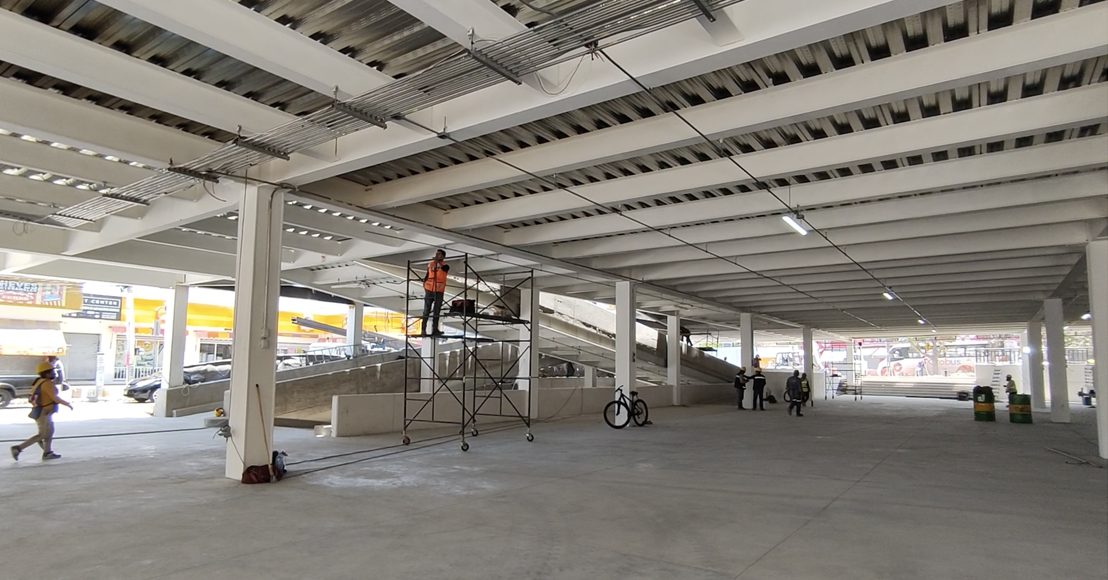 En el interior del estacionamiento del Mercado de La Cruz, Querétaro.