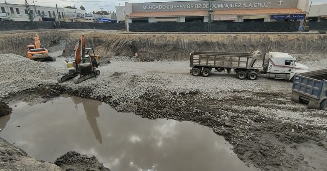 Filtración de agua en estacionamiento de La Cruz Querétaro.