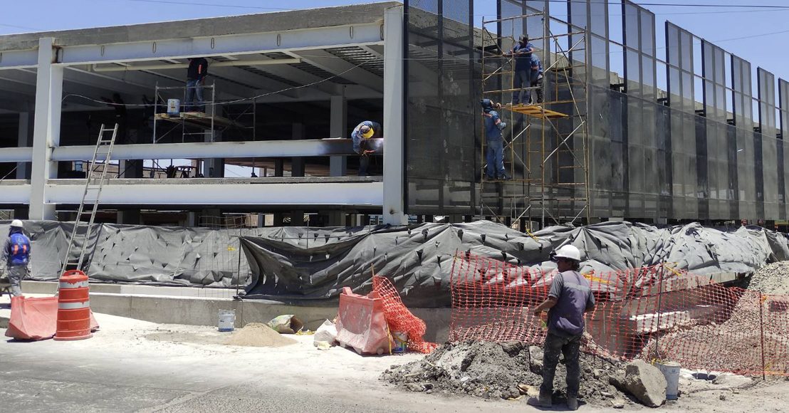 Obra en nuevo estacionamiento de La Cruz