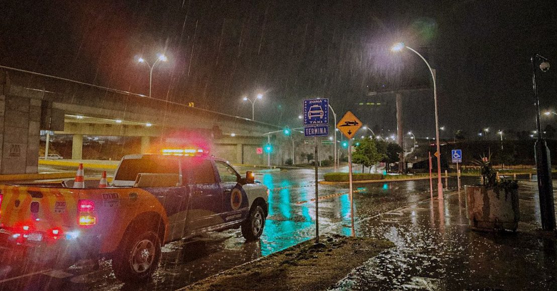 Tras lluvia en Querétaro, autoridades reportan caída de una barda y de dos árboles