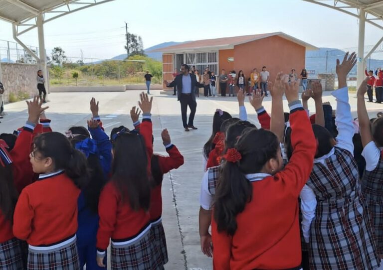 Becas para estudiantes Querétaro