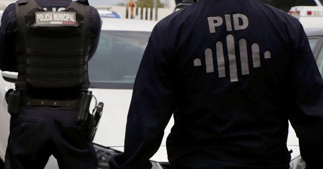 Reportan hallazgo del cuerpo de una mujer al interior de un vehículo