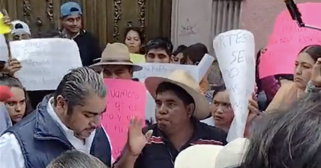 Juan Carlos Arreguín Baltazar recibió reclamos de las personas comerciantes en Querétaro.