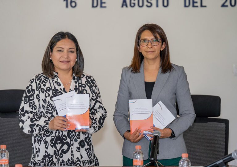 Claudia Martínez Guevara y María Leonor Hernández Montes.