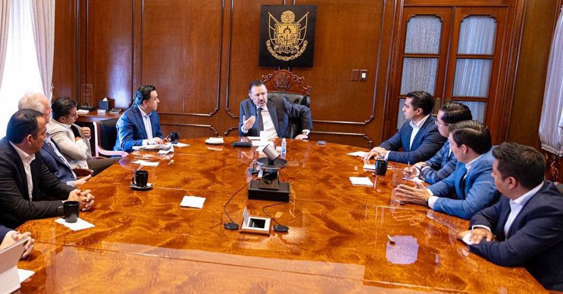 Gobernador se reúne con alcaldes electos del PAN en Querétaro.