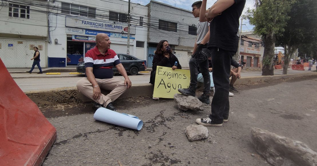 Habitantes también cerraron la calle Coahuila
