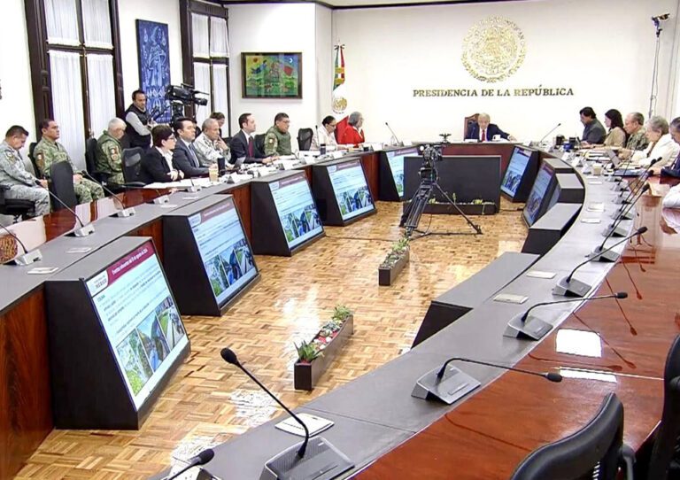 AMLO encabeza reunión de gabinete de seguridad.
