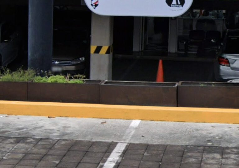 Cumbres del Lago Querétaro Plaza comercial