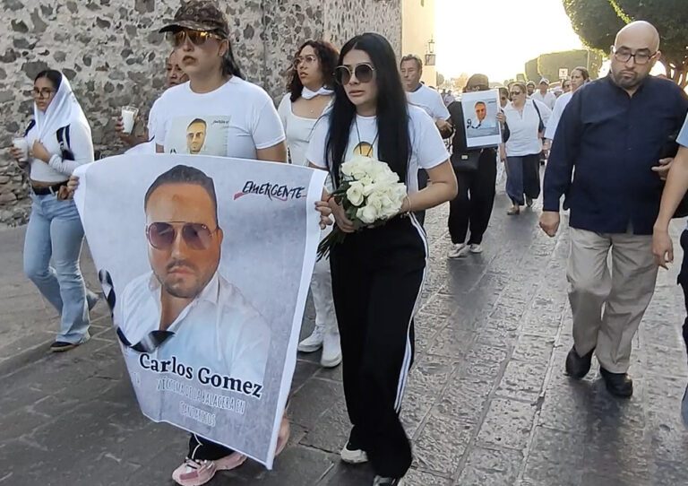 Movilización familiares víctimas Los Cantaritos Querétaro