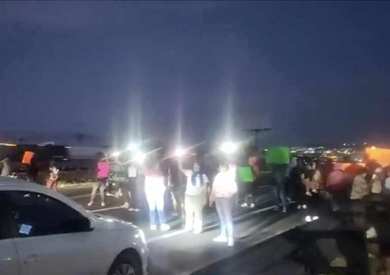 Bloqueo Autopista México Querétaro protesta