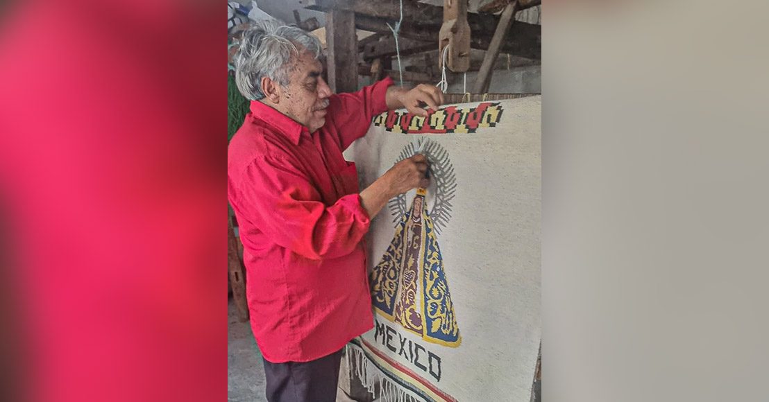 Artesano de Colón, José Vega Ibarra, hace sarape al Papa Francisco