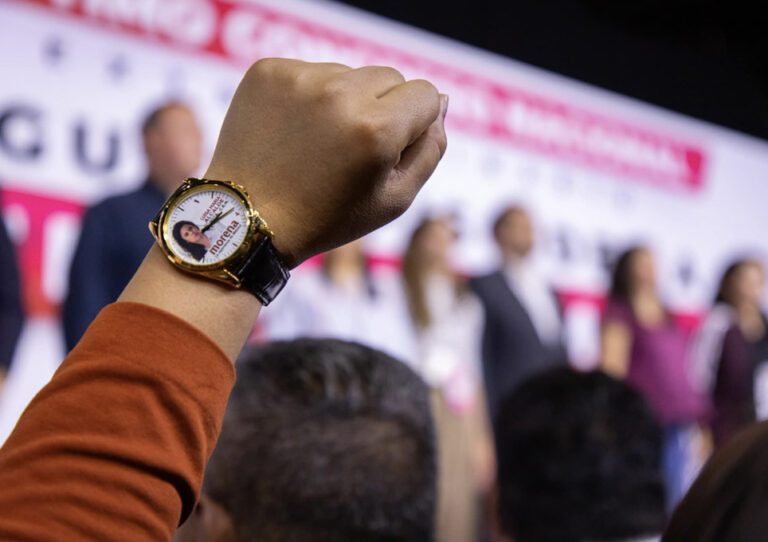 Reloj foto Luisa María Alcalde Luján Morena