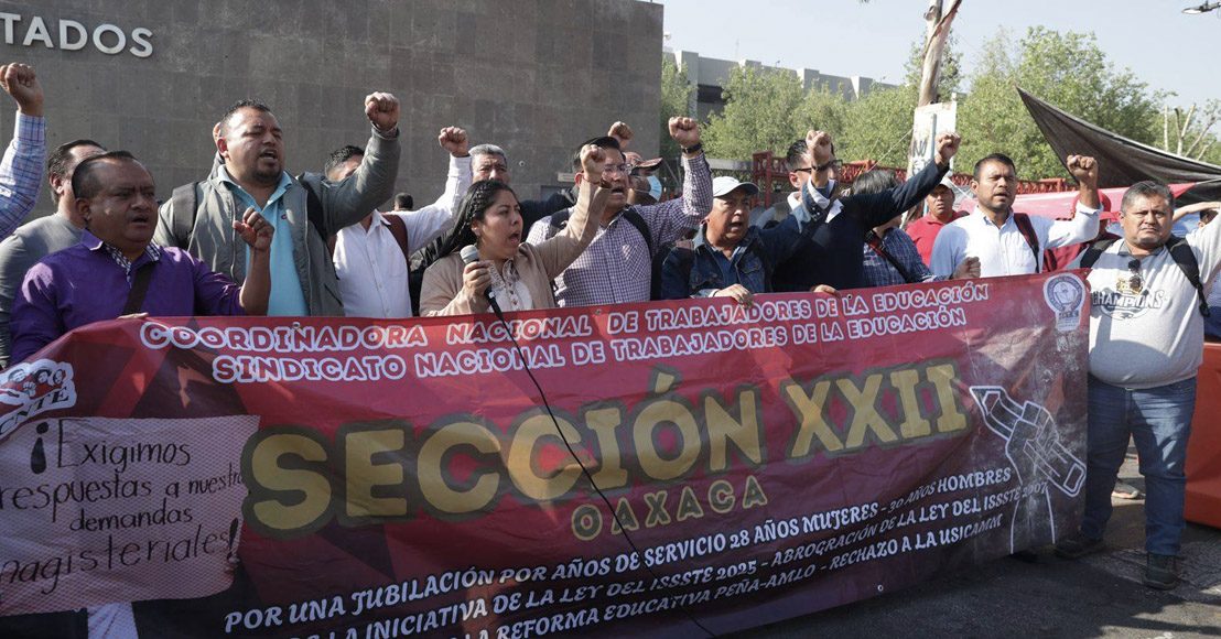 Plantón de maestros en la Cámara de Diputados Ciudad de México