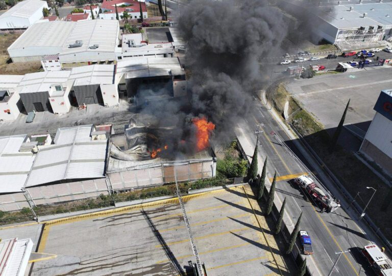 Incendio en Parque Industrial de El Marqués Querétaro