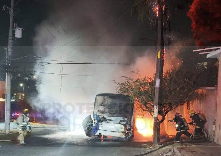 Incendio camión Qrobús Corregidora