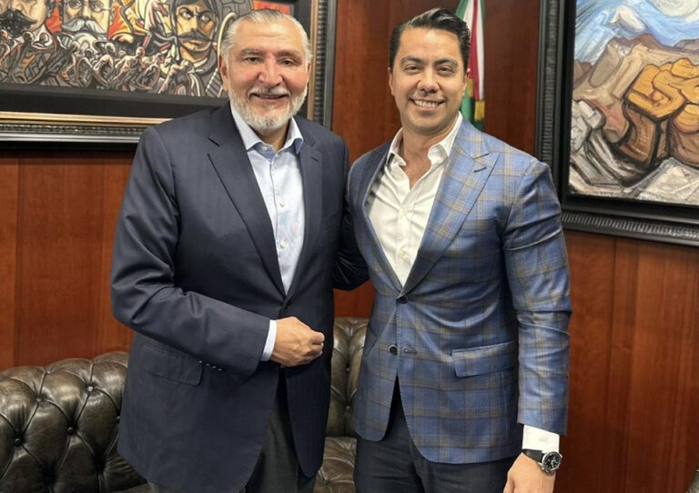 Reunión entre senador y presidente municipal