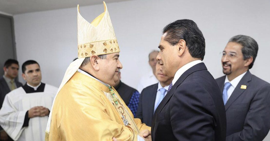 Gobernador de Michoacán pide a la Iglesia que regrese camionetas entregadas por su antecesor
