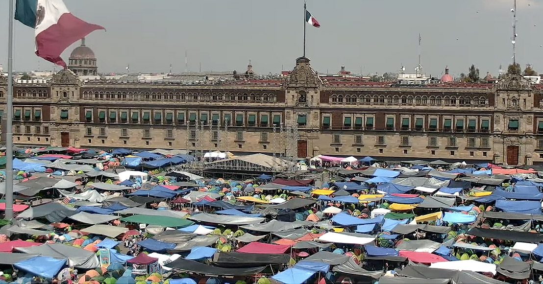 La CNTE instala plantón en el Zócalo, afuera de las oficinas de Sheinbaum