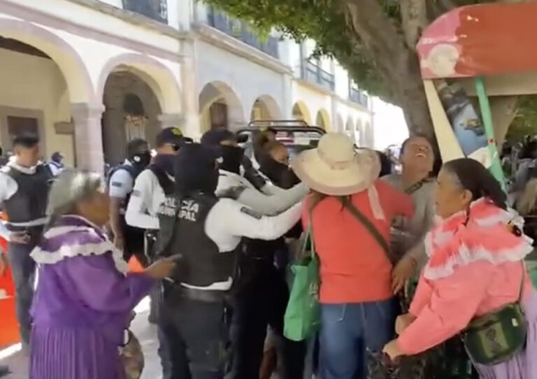 En Querétaro la Policía detuvo a comerciantes ambulantes indígenas