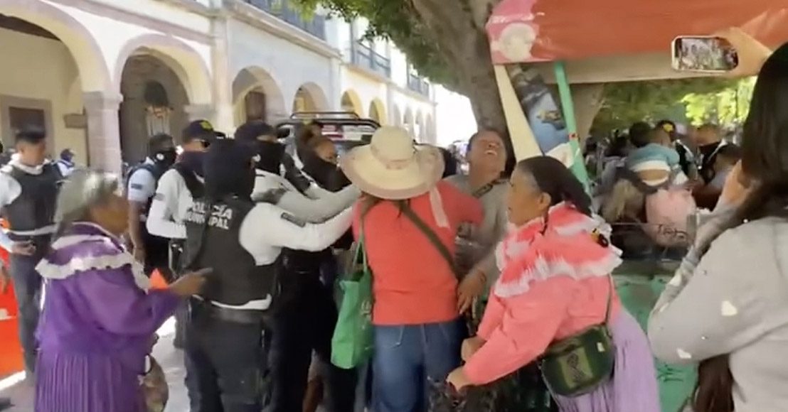 Querétaro, Detienen a 4 personas artesanas indígenas y retiran mercancía